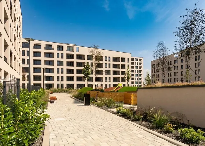 Luxury With Free Private Parking דירה טרנבה